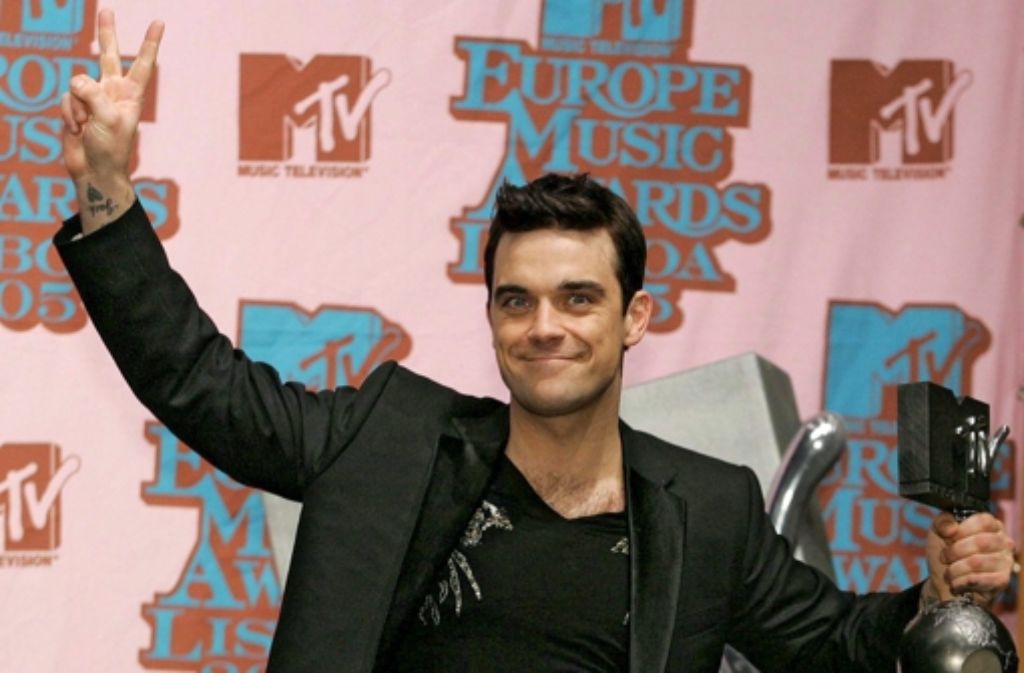 Robbie Williams steht sogar im Guinnes Buch der Rekorde – dank 1,6 Millionen verkaufter Eintrittskarten an nur einem Tag. Zudem hat er 17 Brit-Awards gewonnen und weltweit über 70 Millionen Tonträger verkauft.