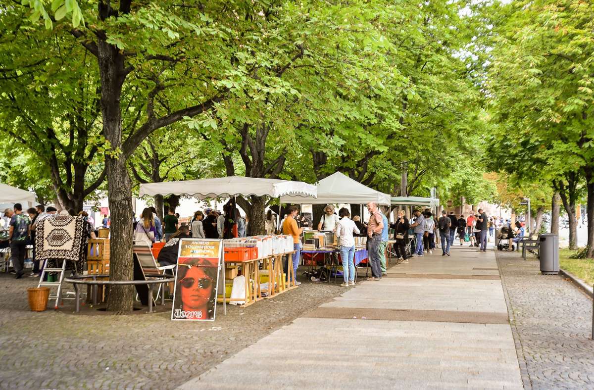 Impressionen vom Flohmarkt auf dem Karlsplatz