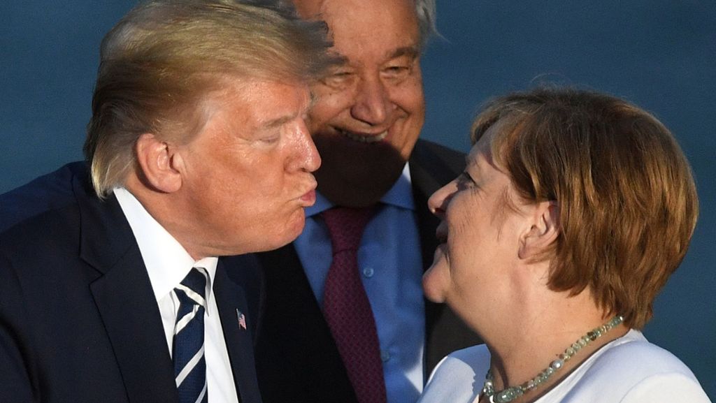Küsse auf G7-Gipfel: Das Netz lacht über Trump-Schmatzer für Merkel