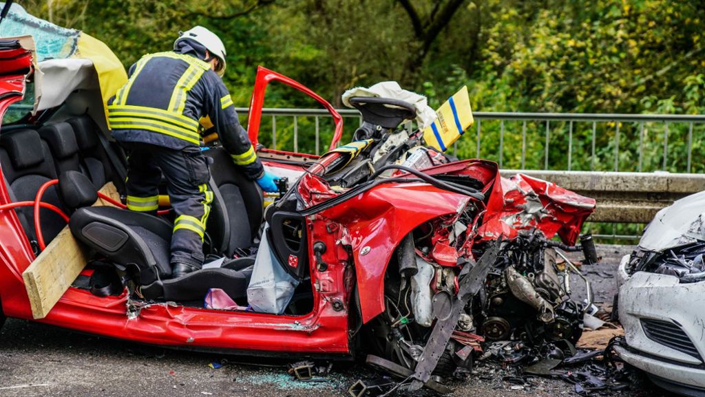 B29 bei Schwäbisch Gmünd: Autofahrerin kommt bei Horror-Unfall ums Leben