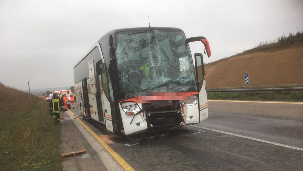Unfall auf der A6 bei Heilbronn: Reisebus kracht in Stauende – Mehrere Verletzte