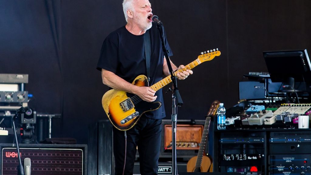 Jazz Open – David Gilmour auf dem Schlossplatz: Gitarrengott unterm Strahlenfächer