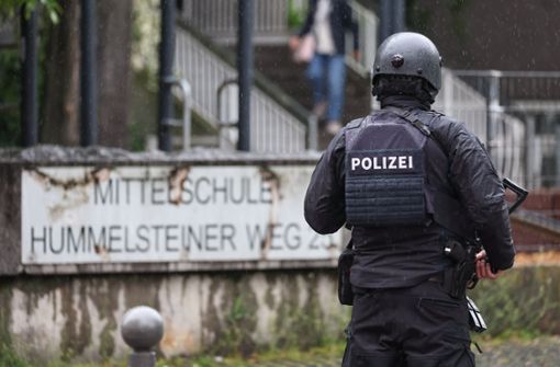Die Polizei vor Ort in Nürnberg. Foto: dpa/Daniel Karmann