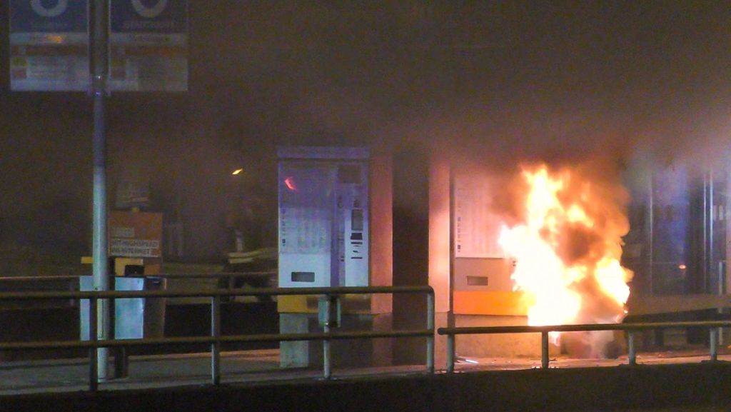 Stadtbahnhaltestelle Hedelfingen: Meterhohe Flammen schlagen aus Schacht