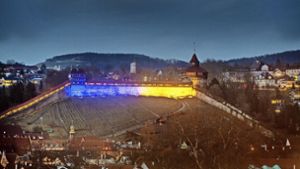 Esslinger Burg erstrahlt in Blau-Gelb