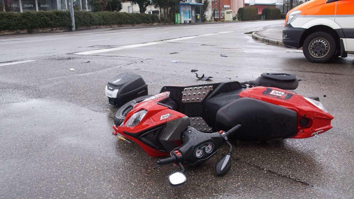 Unfall in Maichingen: Auto stößt mit  Motorroller zusammen