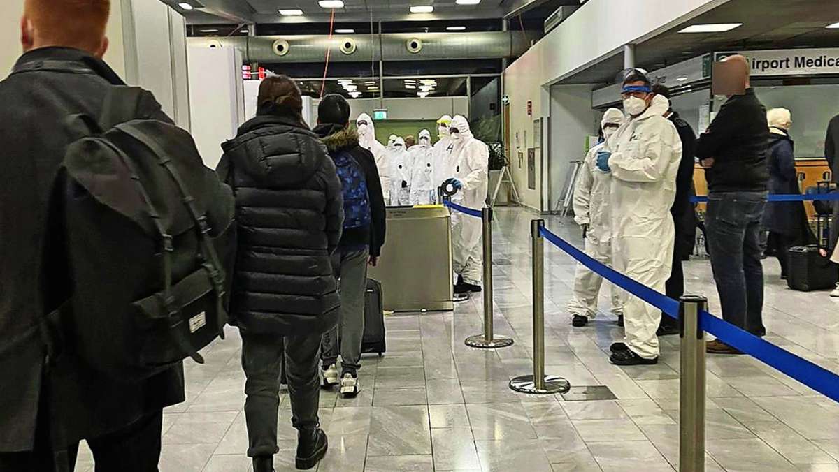 Einreiseverbote wegen neuer Coronavirus-Variante: Die letzten Passagiere aus England landen am Flughafen in Stuttgart