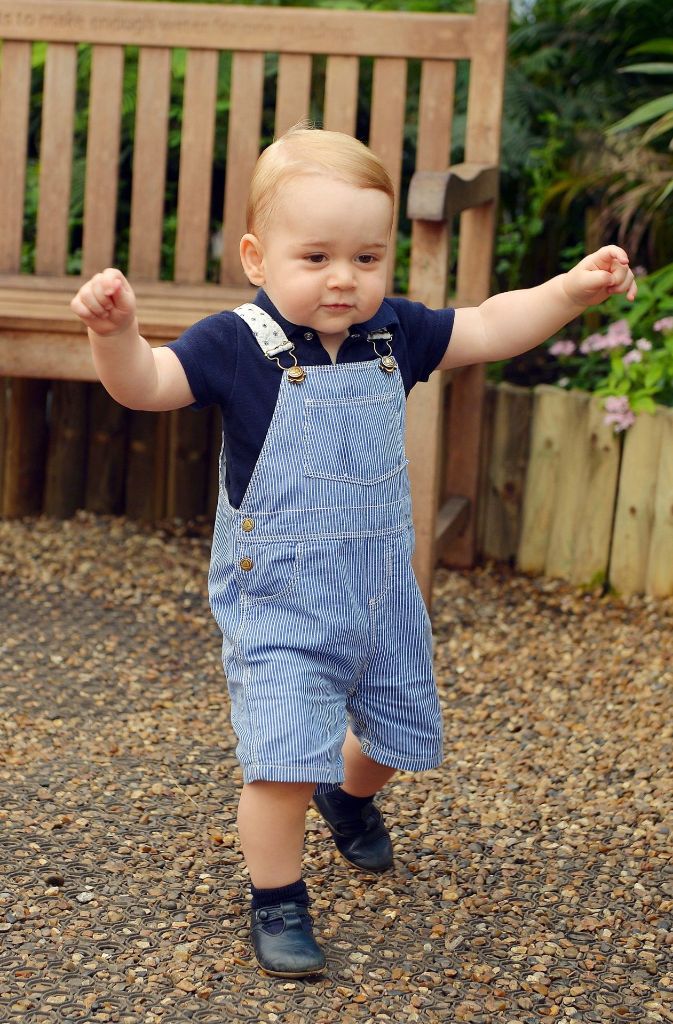 Erste tapsende Schritte des royalen Nachwuchses: Prinz George war an seinem ersten Geburtstag am 22. Juli 2014 bereits auf eigenen Beinen unterwegs.