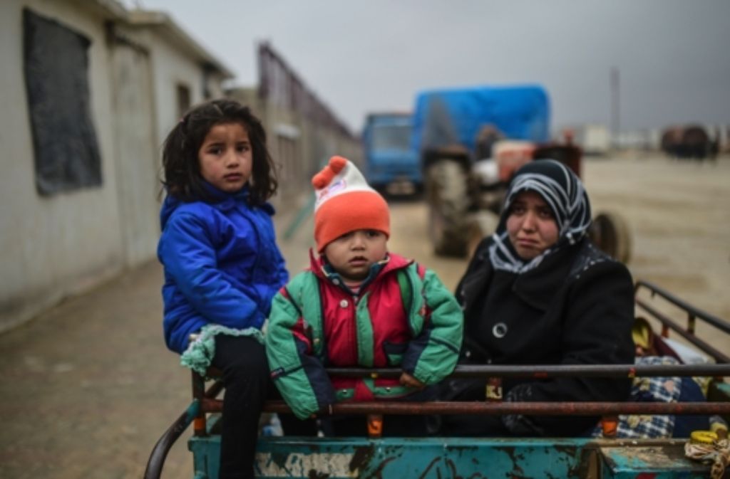 Immer mehr Syrer fliehen aus Aleppo. Sie fürchten, dass die Stadt bald umzingelt sein könnte. Foto: AFP