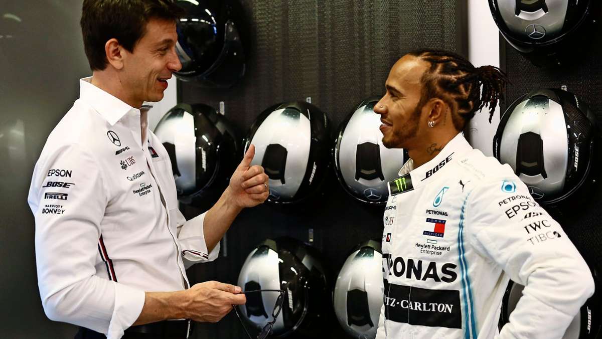  Mercedes-Teamchef Toto Wolff verrät, warum er den Corona-Fall von Lewis Hamilton entspannt sieht, was er von den vielen Corona-Tests hält – und warum er Live-Interviews während eines Rennens strikt ablehnt. 