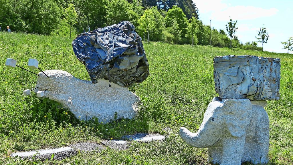 Leonberg: Skulpturenausstellung auf der alten Autobahntrasse: Zwischen Schneckentempo und  Elefantenrennen