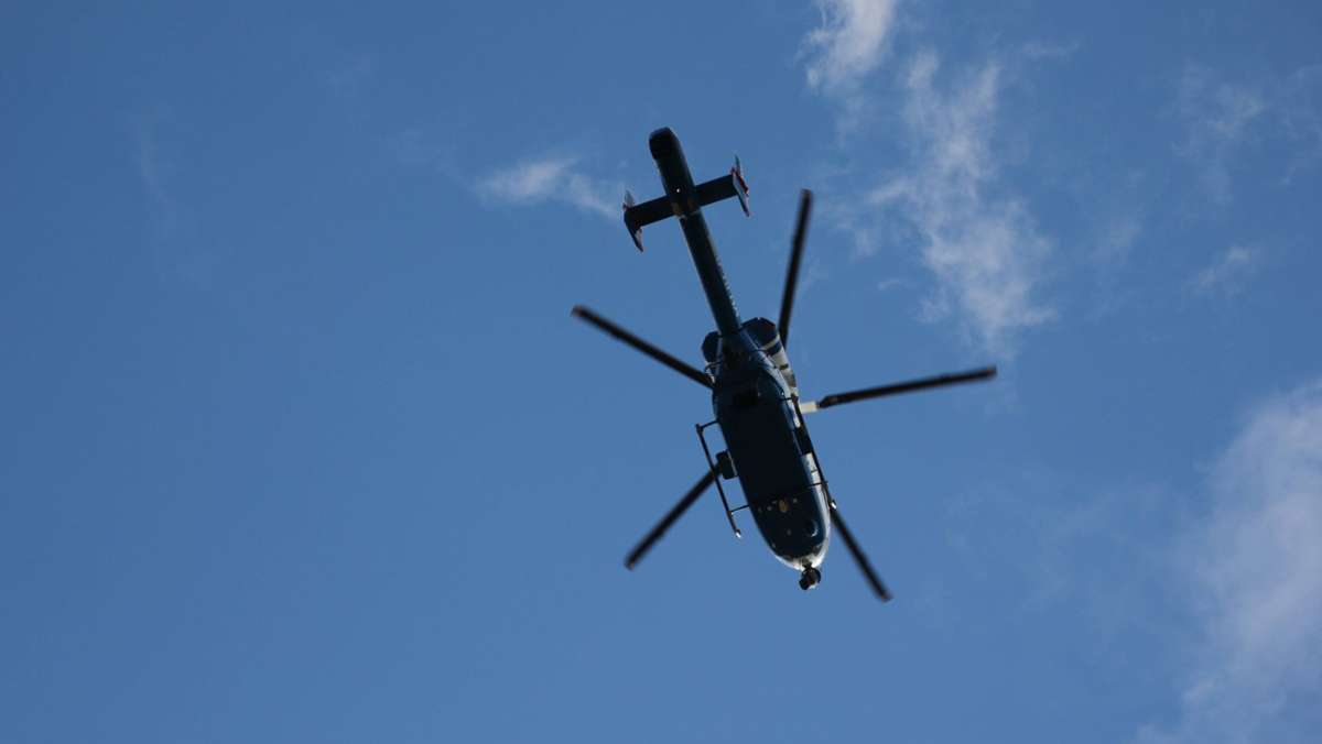 Hubschraubereinsatz in Wernau: Kind fällt in Grillfeuer