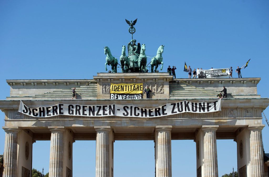 Mit einer Aktion am Brandenburger Tor versuchte die Identitäre Bewegung Aufmerksamkeit zu erzeugen.