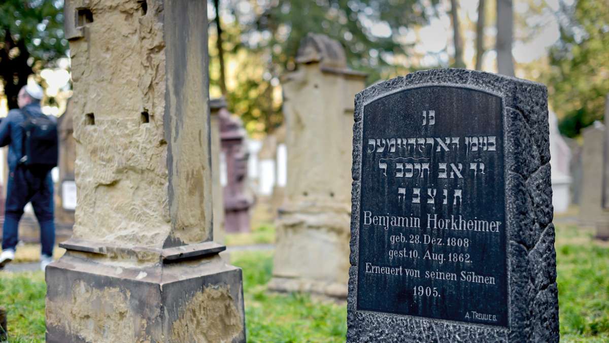 Hoppenlaufriedhof in Stuttgart: Jüdische Grabmale für Nachwelt erhalten