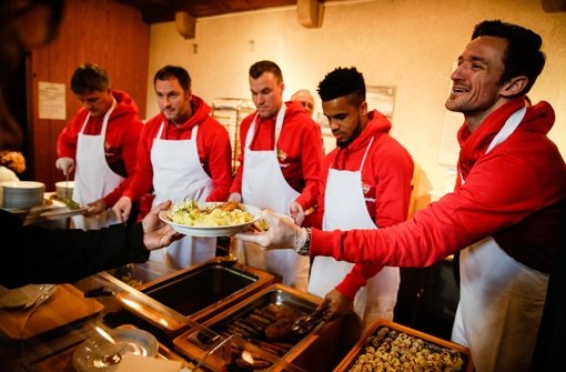 VfB-Profis versorgen Bedürftige mit Essen