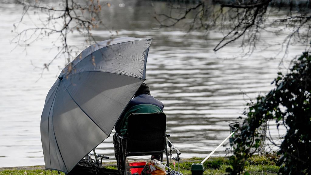 Gefährlicher Fang in Emden: Angler zieht Handgranate aus dem Wasser