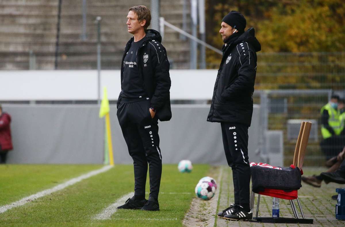 Trainer Frank Fahrenhorst (li.), Assistent Heiko Gerber: Die Lage bei  der U21 des VfB ist ernst. Foto: Baumann/Hansjürgen Britsch