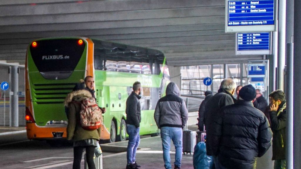  Für Bahnfahrten zahlen Reisende sieben Prozent Mehrwertsteuer, für Fahrten mit dem Fernreisebus 19 Prozent. Das will Baden-Württembergs Finanzministerin Edith Sitzmann (Grüne) nun ändern. 