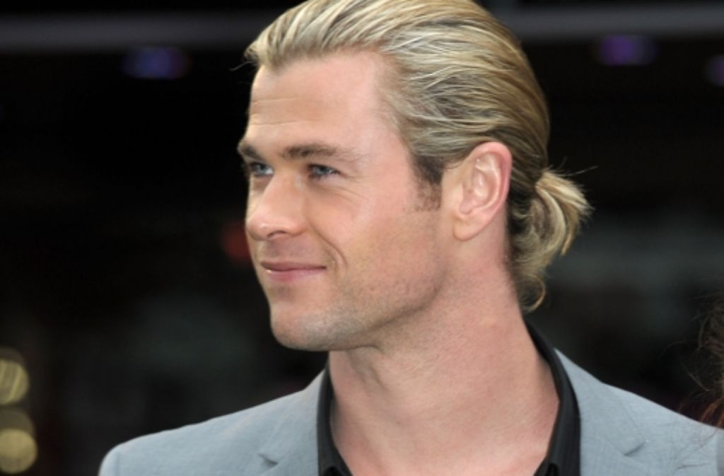 Surfer-Style: dem Schauspieler Chris Hemsworth („Thor“) steht der strähnige „Out-of-Bed-Look“ ziemlich gut.