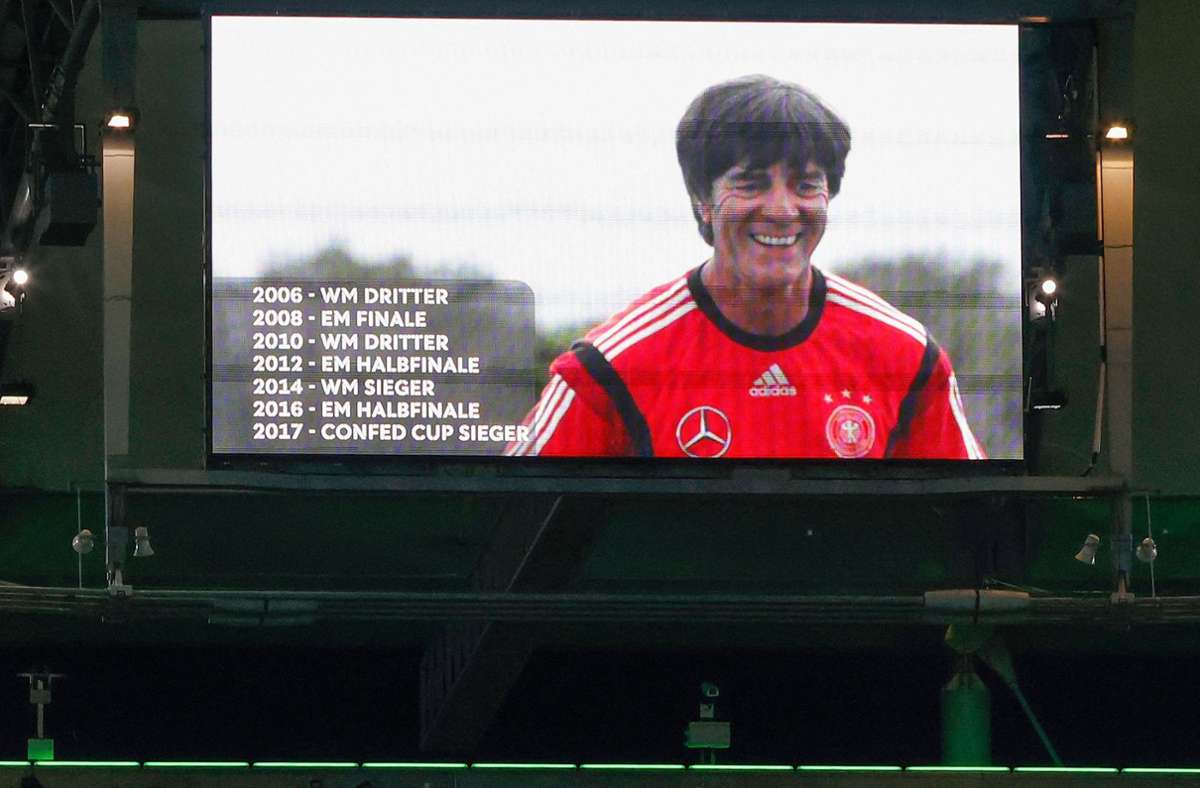 Auf der Video-Leinwand wurden besondere Szenen aus den Jahren von Löw bei der Nationalmannschaft eingespielt.