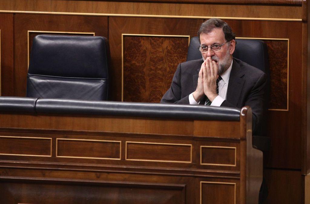 Spaniens Ministerpräsident Mariano Rajoy hat für Samstag eine Dringlichkeitssitzung einberufen, um konkrete Maßnahmen zum Entzug der katalanischen Autonomierechte zu beschließen. Foto: dpa