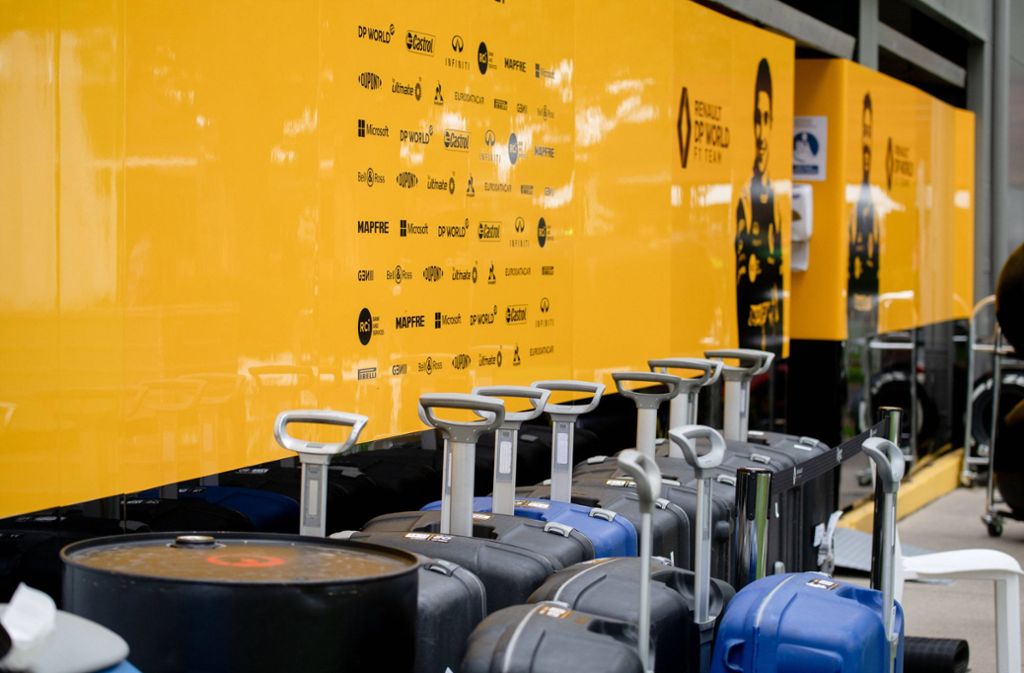 Bei Renault standen die Koffer zur Abreise bereit. Das Team teilte mit: „Wir sind enttäuscht, nicht vor den leidenschaftlichen australischen Fans fahren zu können. Unsere Gedanken sind auch bei unserem Partnerteam McLaren, die sich mit einem bestätigten COVID-19-Fall auseinandersetzen müssen.“