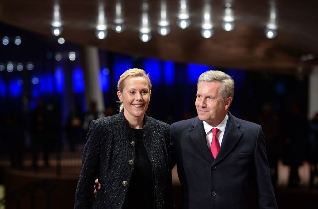Auch der frühere Bundespräsident Christian Wulff und seine Ehefrau Bettina wollten sich die Eröffnung nicht entgehen lassen.