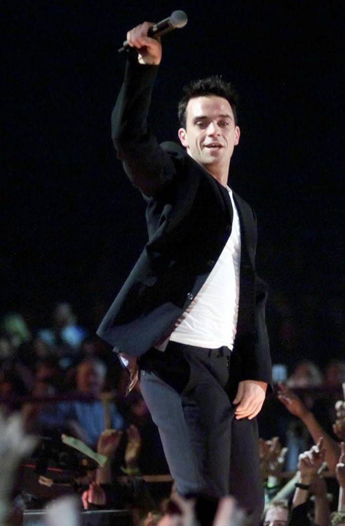 Fast schon eine lebende Legende wird Robbie Williams mit dem Album „Escapology“ (2002) und seinem Superhit „Feel“.