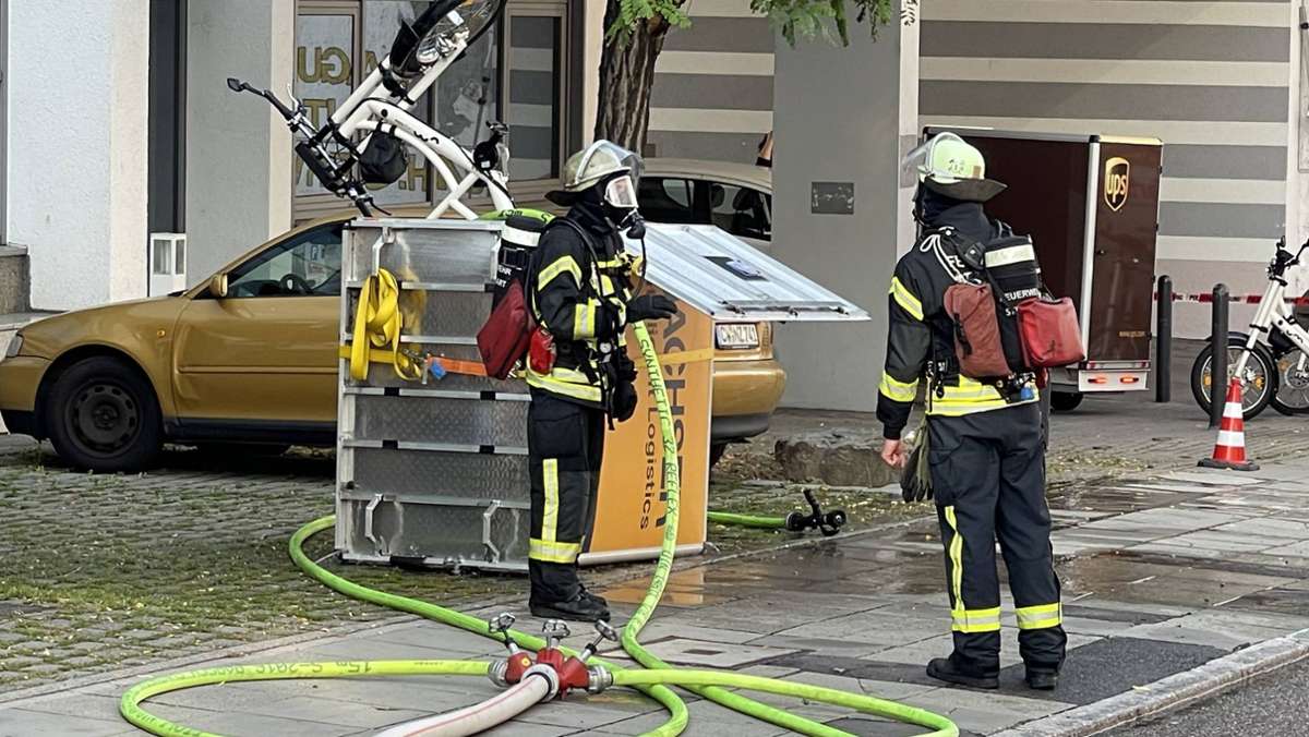 Vorfall in Stuttgart: Akku von Lastenrad beginnt heftig zu qualmen – Straße gesperrt