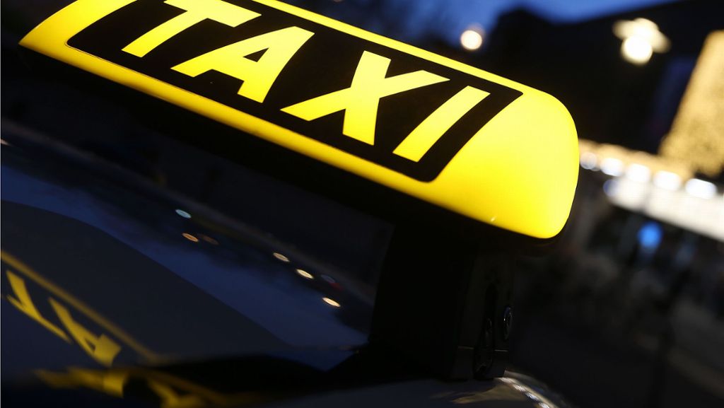 Vorfall in Bayern: Taxigäste schmettern lautstark Lieder – dann eskaliert die Fahrt