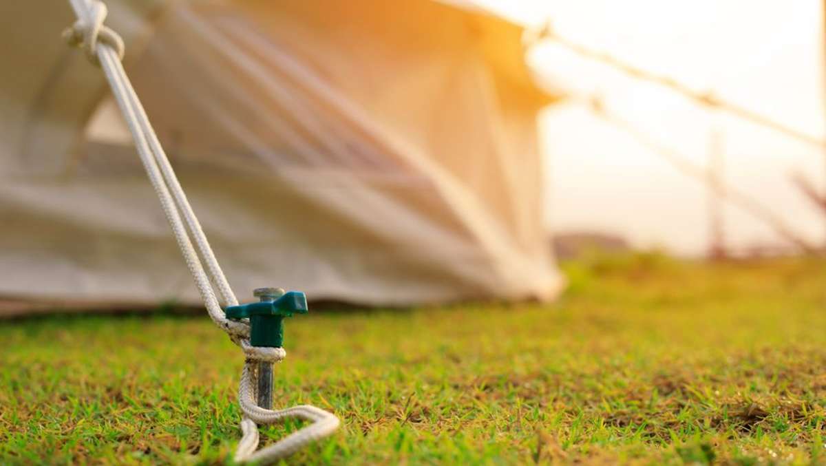 Für den optimalen Halt beim Camping sorgen die richtigen Zeltheringe.