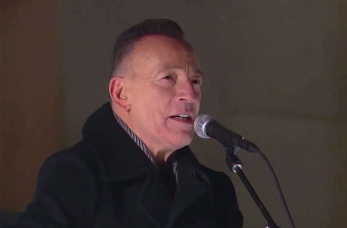 Rock-Legende Bruce Springsteen heizte am Mittwoch mit dem Klassiker „Land of Hope and Dreams“ ein