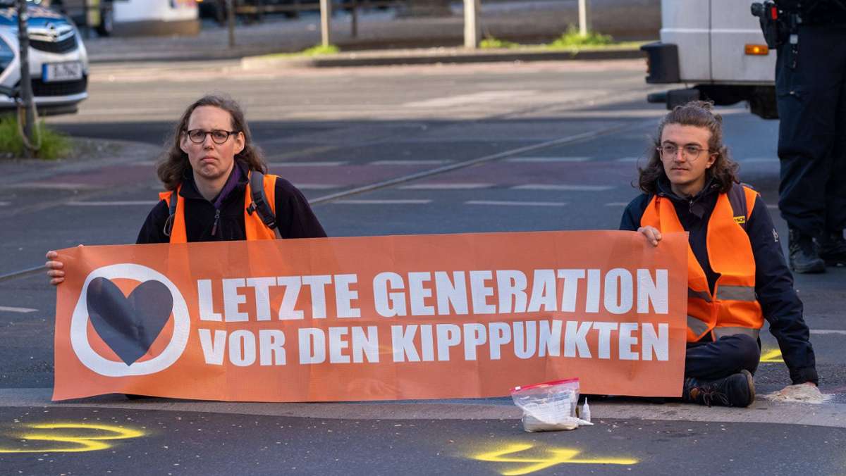 Bei Straßenblockade in Stralsund: Lastwagen fährt Klimaaktivist an – Gericht prüft Führerscheinentzug