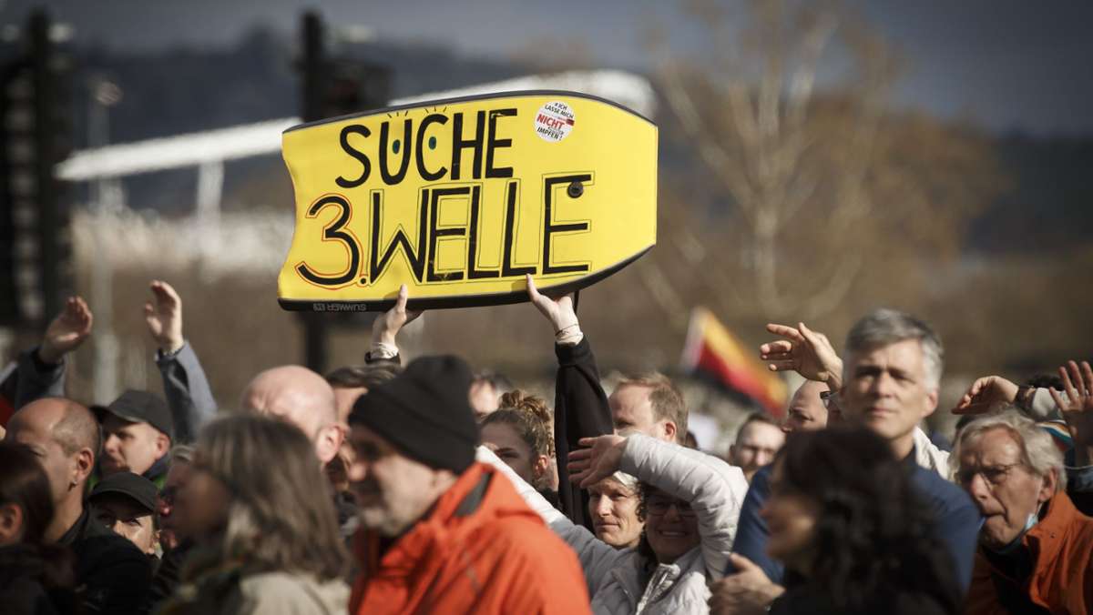 Sozialministerium kritisiert Stadt Stuttgart: Coronademos hätten doch verboten werden können