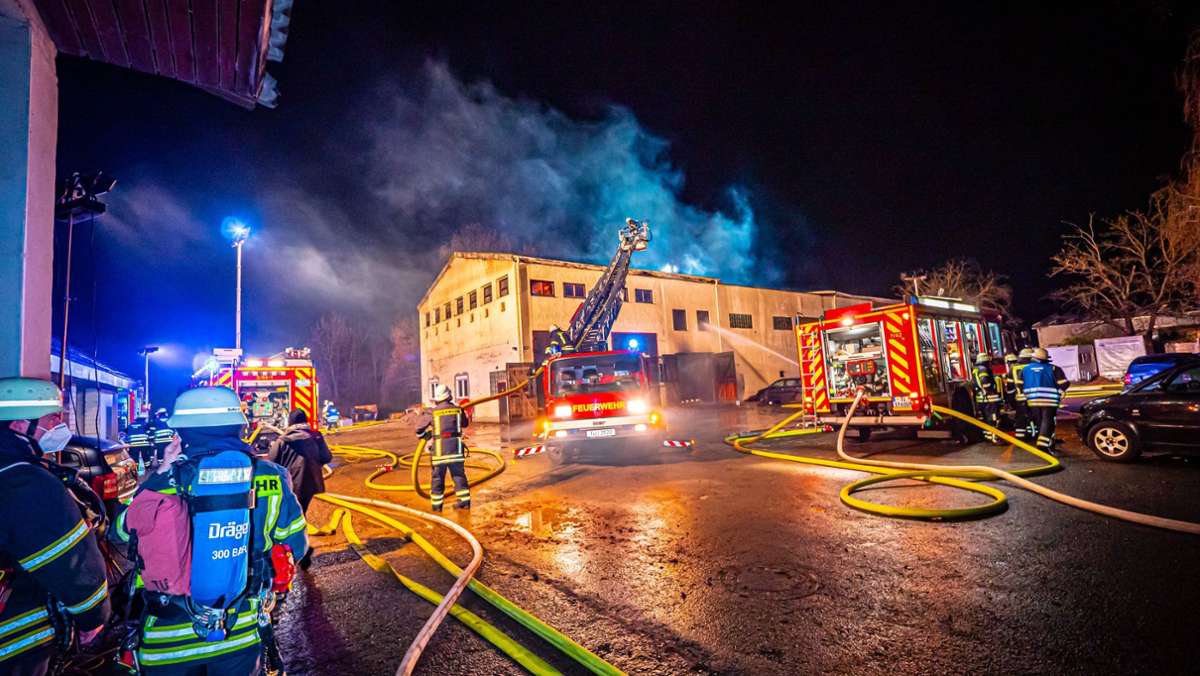 Tübingen: Lagerhallenbrand verursacht hohen Sachschaden
