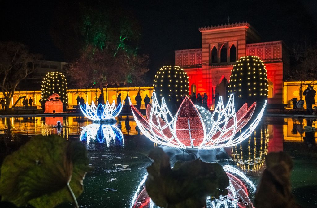 Tipp 5: Lichterzauber in der Wilhelma – der „Christmas Garden“ leuchtet noch bis zum 6. Januar 2019.