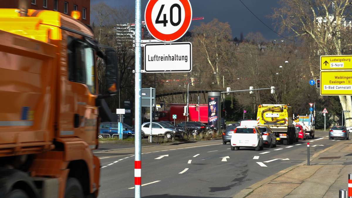 OB-Wahl in Stuttgart: Tempo-50-Wahlplakat von Ballweg sorgt für Verwirrung