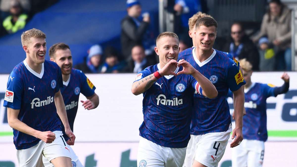 2. Liga: Kiel baut Vorsprung aus - Wildes Schalke-Spiel