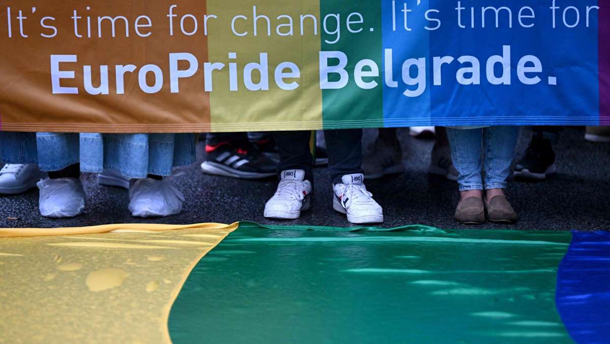 Trotz Widerstand der Behörden: Europride-Parade marschiert durch Belgrad