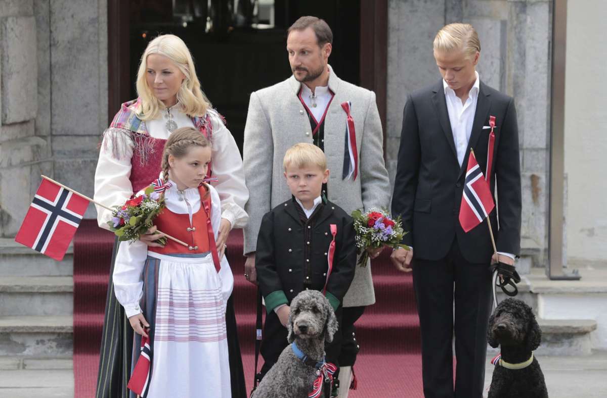 Vor sechs Jahren: Fototermin zum Nationalfeiertag – Ingrid Alexandra ist zehn, Sverre Magnus acht Jahre alt. Ihr Halbbruder Marius (rechts) ist auf dem Bild 17.