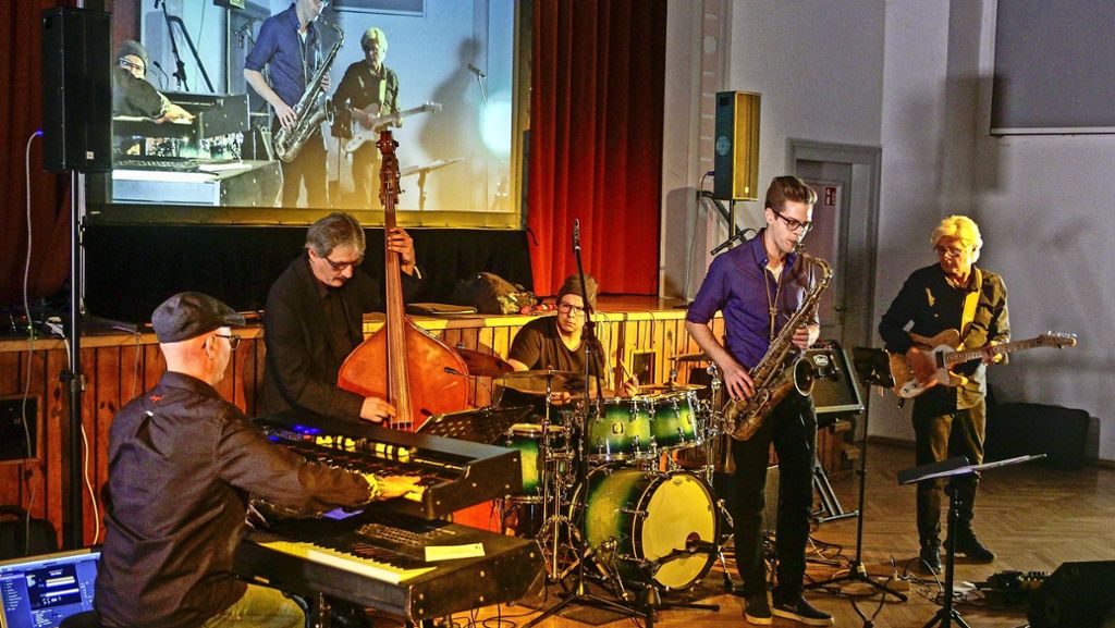 Jazz in Leonberg: Vom lauschigen Club in die Turnhalle