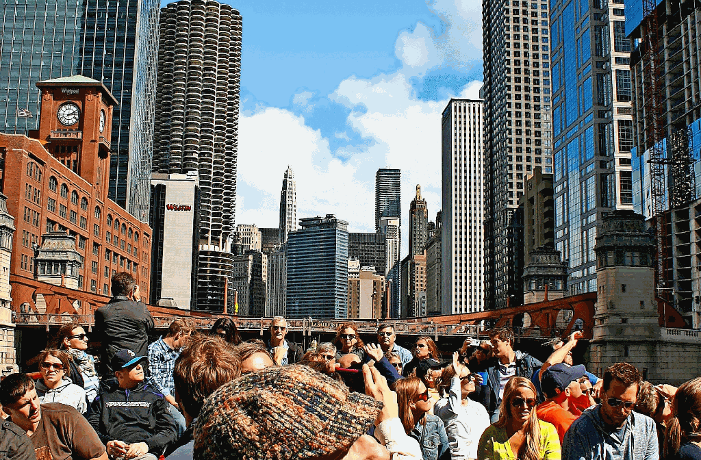 Bootst our entlang der Wolkenkratzer Chicagos, unten die Route 66.  Foto: Reinhardt