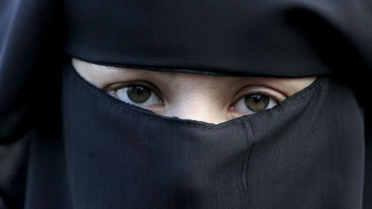 Neue Vorschrift geplant: Eisenmann will Burkas  an Schulen verbieten