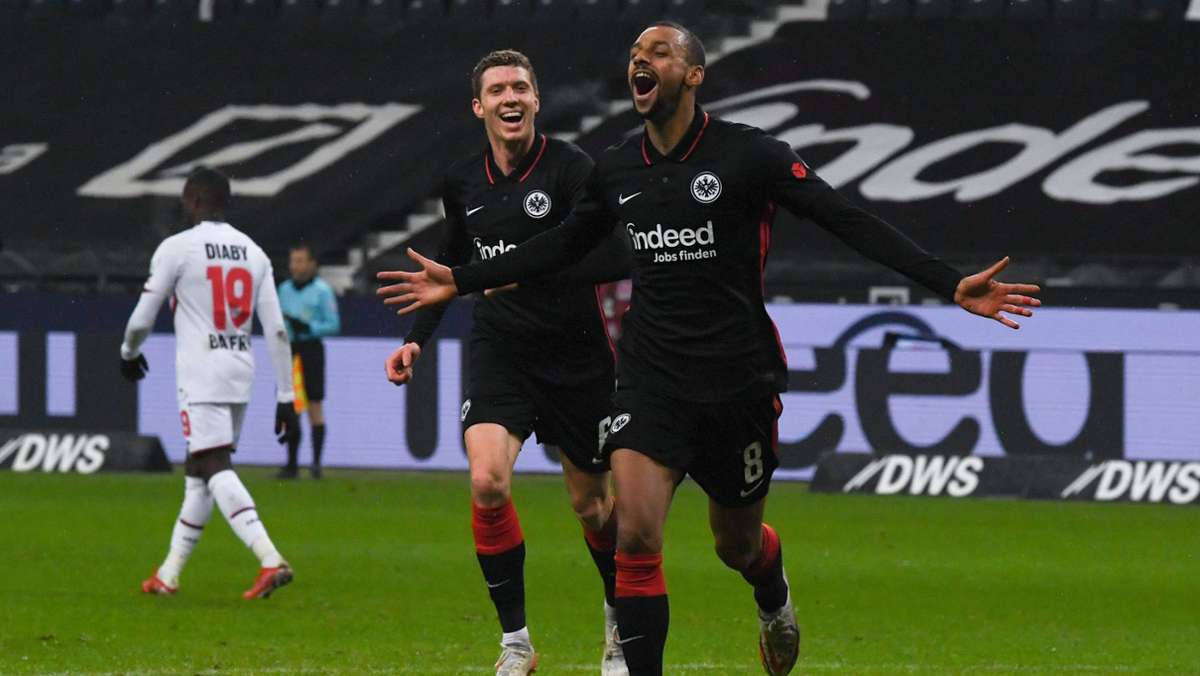  Bayer Leverkusen führte am Sonntag in der Fußball-Bundesliga bei Eintracht Frankfurt mit 2:0, als die ganze Wucht der Hessen über sie hereinbrach. Am Ende stand ein klarer Sieg für das Heimteam. 