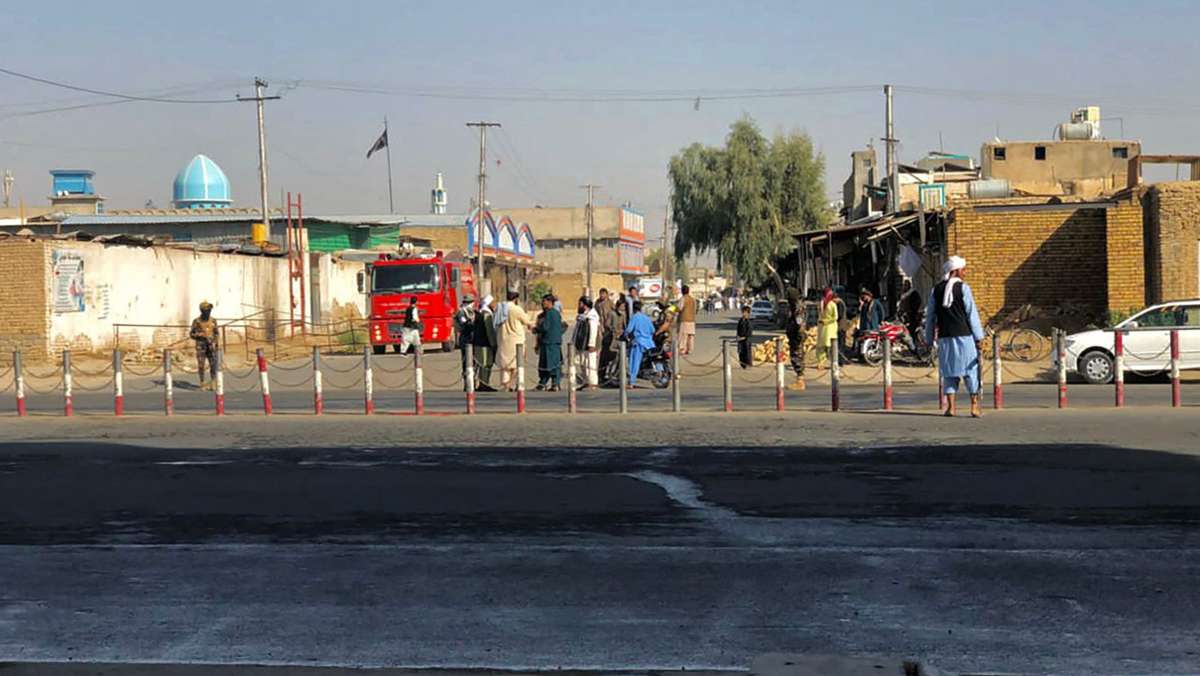  Bei einer Explosion in einer schiitischen Moschee im Süden Afghanistans sind mindestens 30 Menschen getötet worden. Erst vor einer Woche gab einen ähnlichen Anschlag. 