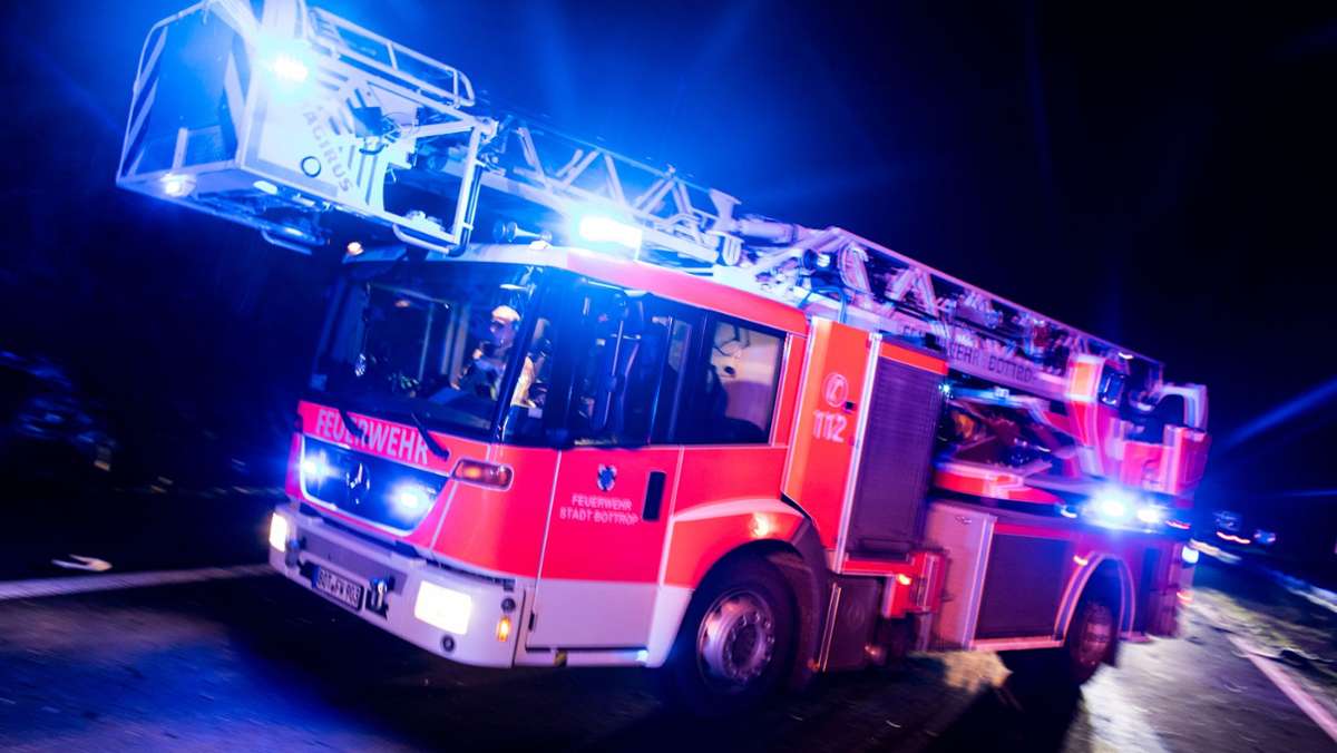 Feuer in Ludwigsburg: VW Sharan brennt komplett aus