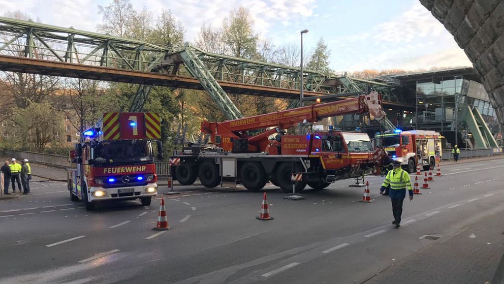 Wuppertal: Schwebebahn nach Unfall wochenlang gesperrt