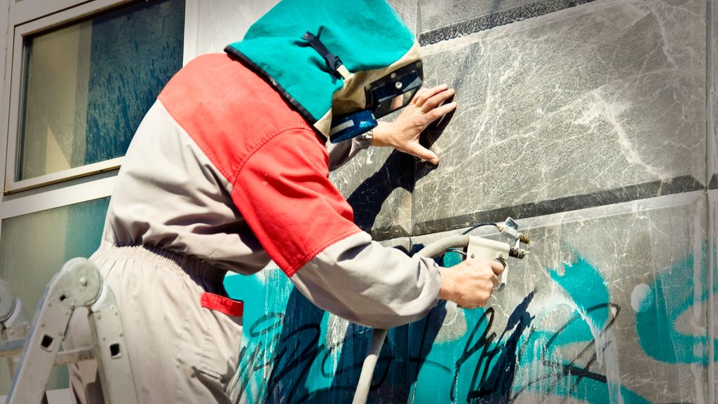 Graffiti entfernen: Alles, was Sie wissen müssen