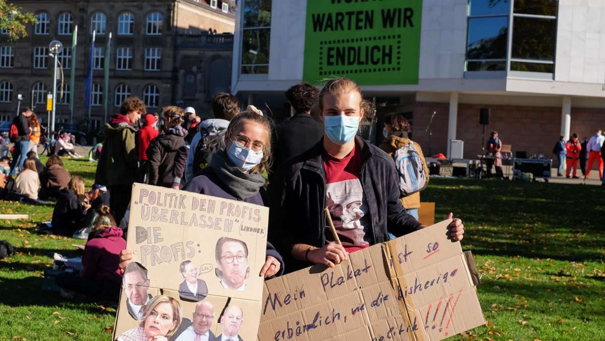 Fridays for Future in Baden-Württemberg: Hunderte Menschen gehen in Stuttgart und Karlsruhe auf die Straße