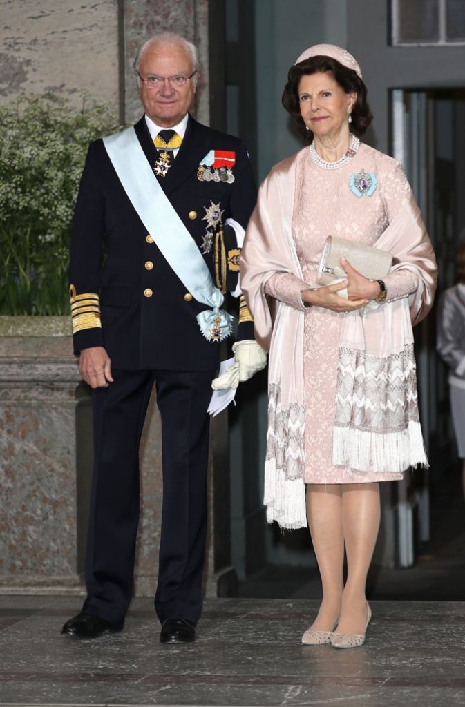 Die Großeltern des Täuflings, König Carl Gustaf von Schweden und Königin Silvia.